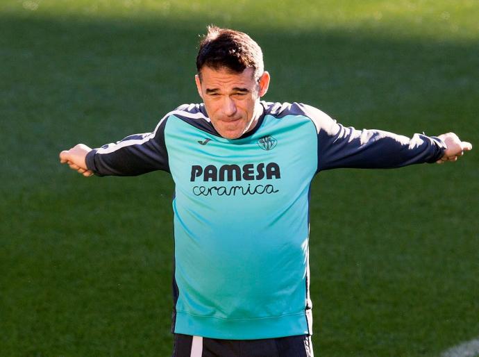 Luis García Plaza, durante un entrenamiento con el Villarreal, a quien dirigió en la temporada 2018-19.