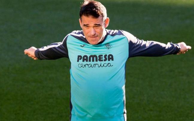 Luis García Plaza, durante un entrenamiento con el Villarreal, a quien dirigió en la temporada 2018-19.