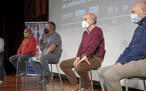 Borja Mallo, moderador de la mesa junto a José Luis Etxebarria, José Manuel Esnal Mané, Emilio Quílez e Iñaki Ocenda.