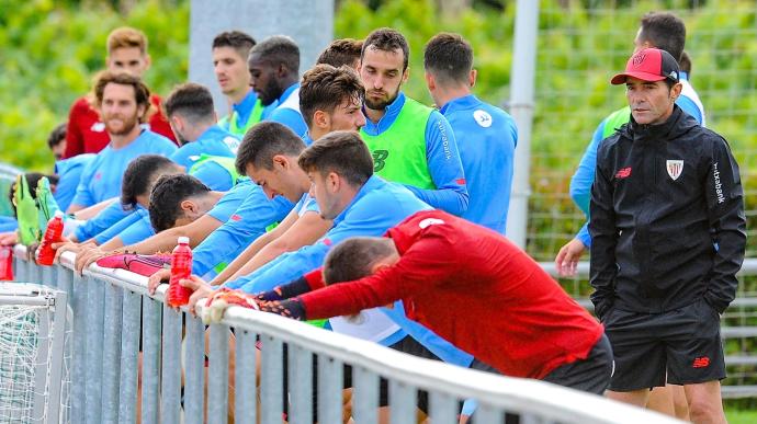 Marcelino García Toral sigue teniendo a su disposición a un nutrido grupo de jugadores.