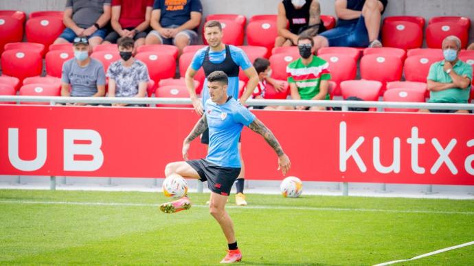Imagen de un entrenamiento del Athletic ya con público en Lezama