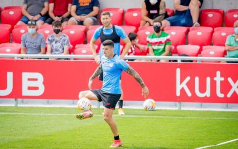 Imagen de un entrenamiento del Athletic ya con público en Lezama