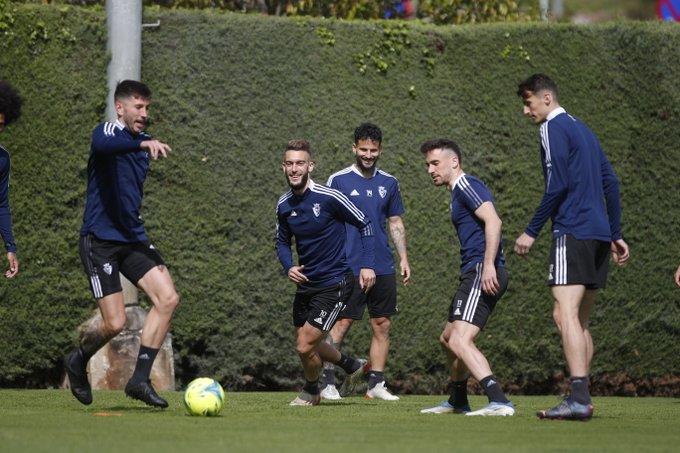 Los jugadores de Osasuna, en el entrenamiento de esta mañana en Tajonar.