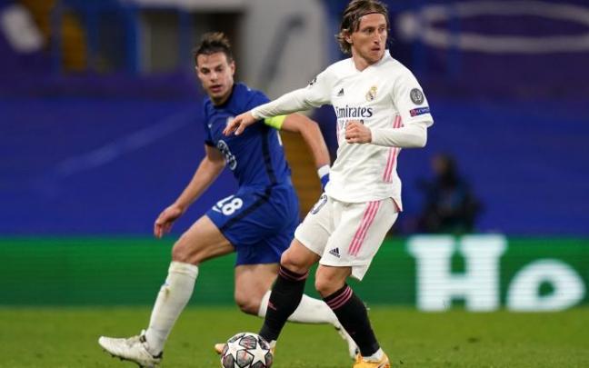 Modric, con Azpilicueta de fondo Modric, con Azpilicueta de fondo