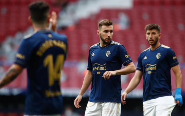 Rubén García, Jon Moncayola y David García, durante el partido.