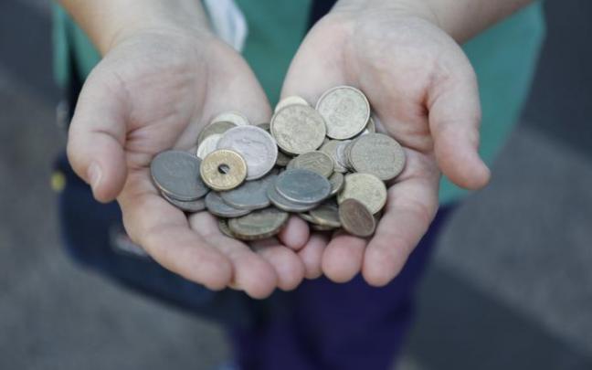 Cientos de personas han esperado al último día para cambiar las pesetas. Cientos de personas han esperado al último día para cambiar las pesetas.