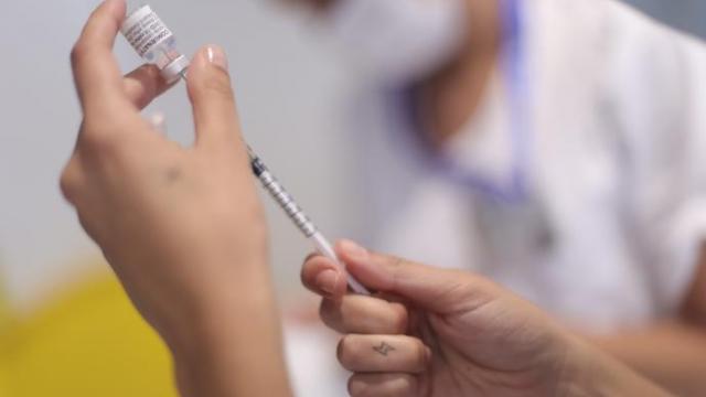 Investigadores han llevado a cabo la primera comparación directa entre las dos vacunas contra la covid-19 Investigadores han llevado a cabo la primera comparación directa entre las dos vacunas contra la covid-19