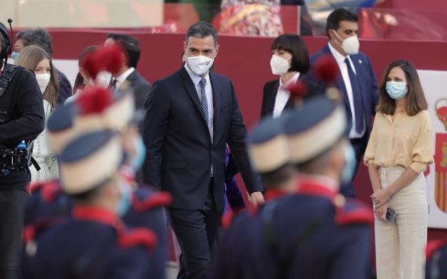 Abucheos y gritos de dimisión a Sánchez marcan el desfile del 12 de octubre