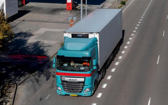 Un camión circulando