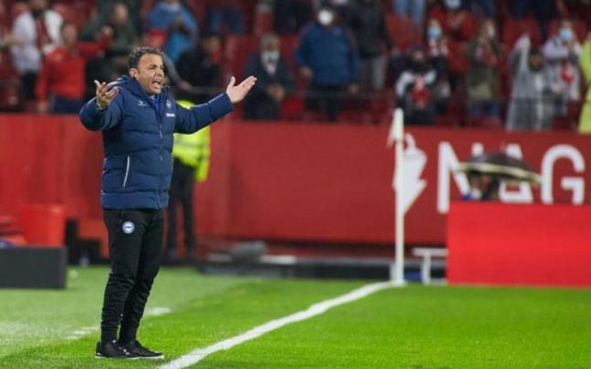 Javi Calleja, durante el Sevilla-Alavés en el Sánchez Pizjuán. Javi Calleja, durante el Sevilla-Alavés en el Sánchez Pizjuán.