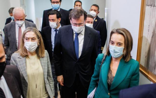 La ex ministra y diputada del PP, Ana Pastor; el expresidente del Gobierno, Mariano Rajoy, y la portavoz del Grupo Popular en el Congreso, Cuca Gamarra