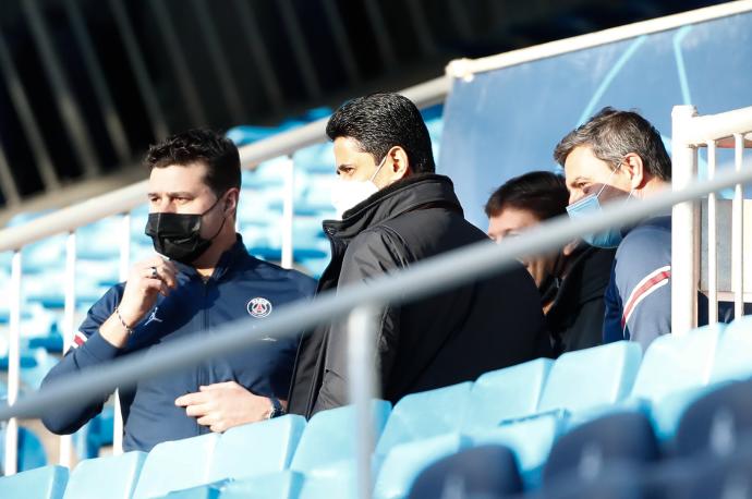 Al-Khelaifi, en el centro, en el entrenamiento de la víspera del partido en el Santiago Bernabéu.