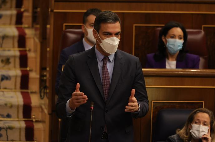 El presidente del Gobierno español, Pedro Sánchez, interviene en la sesión plenaria.