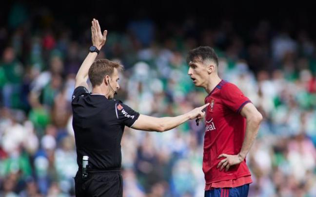 Budimir protesta el gol anulado que hubiese sido el empate