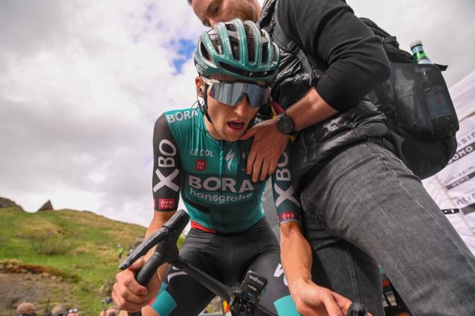 Hindley, tras sentenciar el Giro en la Marmolada