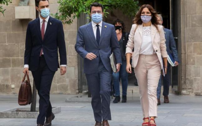 Aragonès ha firmado un acuerdo de Govern que recoge que él mismo junto con la consellera de Presidencia y el conseller de Empresa y Trabajo formarán la delegación catalana en la mesa de diálogo Aragonès ha firmado un acuerdo de Govern que recoge que él mismo junto con la consellera de Presidencia y el conseller de Empresa y Trabajo formarán la delegación catalana en la mesa de diálogo