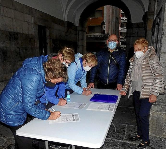 Imagen de la recogida de firmas que se llevó a cabo en noviembre.