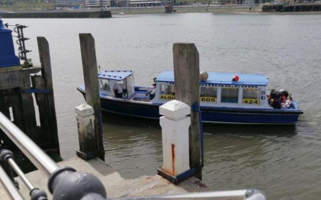 El gasolino, en el embarcadero de Altzaga.
