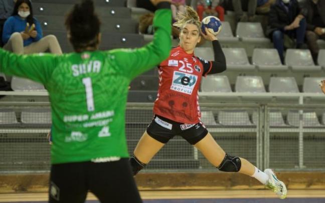 Anne Erauskin, en un partido con el Zuazo. Anne Erauskin, en un partido con el Zuazo.
