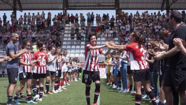 Erika Vázquez se despide del fútbol tras 17 años en el Athletic. Erika Vázquez se despide del fútbol tras 17 años en el Athletic.