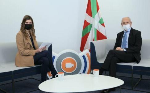 Josu Erkoreka responde a las preguntas de los ciudadanos. Josu Erkoreka responde a las preguntas de los ciudadanos.