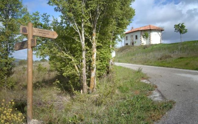 Cartel junto a la ermita de San Millán, en las inmediaciones de Ordoñana