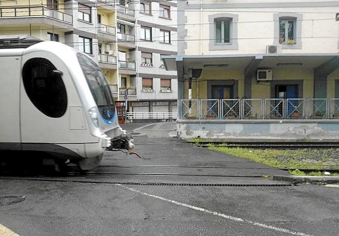 Paso a nivel en la estación del Centro de Euskotren. Foto: A.M.