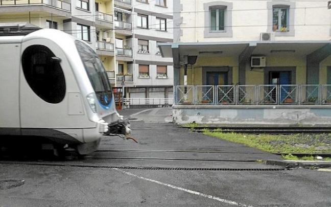 Paso a nivel en la estación del Centro de Euskotren. Foto: A.M.