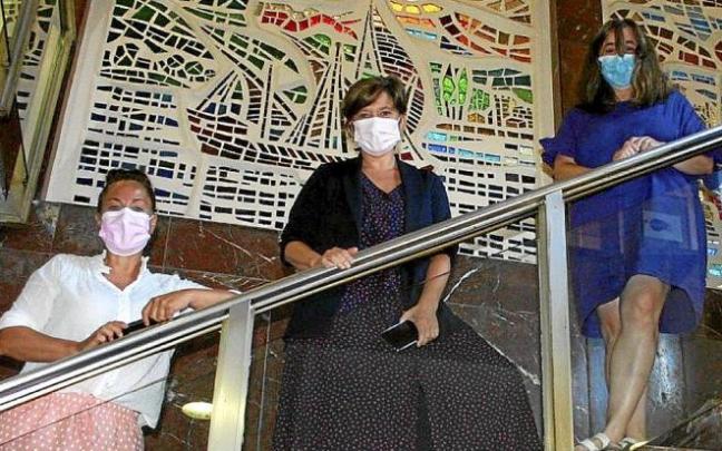 Gartzia, la alcaldesa Otaegi, y López de Etxezarreta, ayer. Foto: A.M.