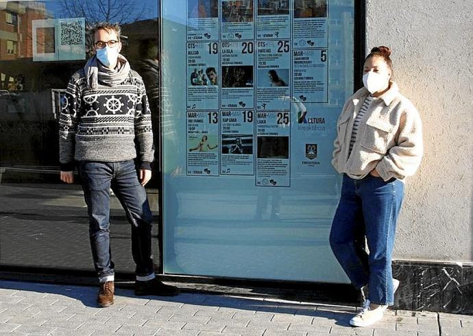 El técnico de Cultura Iker Tolosa y la edil Maite Gartzia. Foto: A.M.