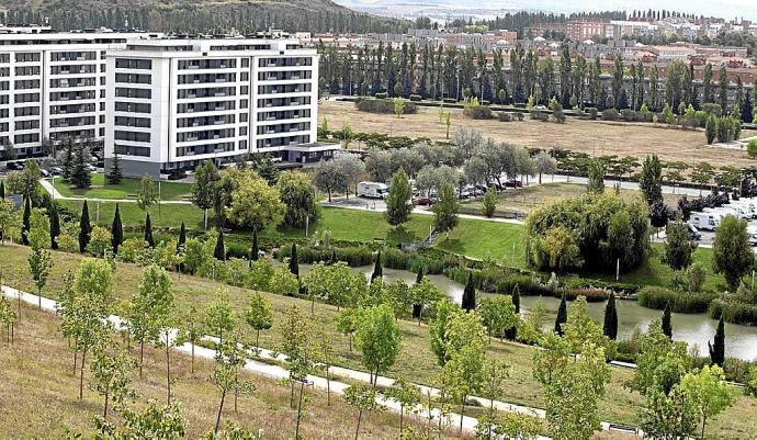 Terrenos de Erripagaña donde se construirán 471 viviendas y un supermercado de E.Leclerc. Foto: Unai Beroiz