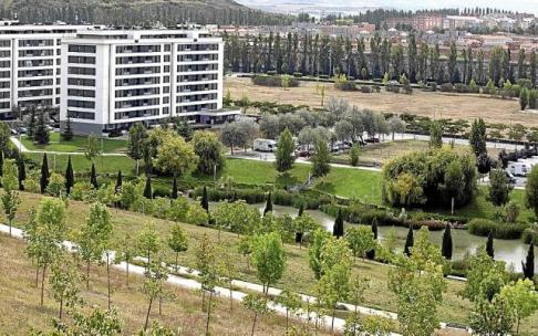 Terrenos de Erripagaña donde se construirán 471 viviendas y un supermercado de E.Leclerc. Foto: Unai Beroiz