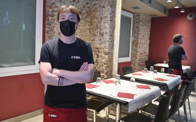 Oscar Pérez López invita a sentarse a su mesa en Navidad a personas sin recursos