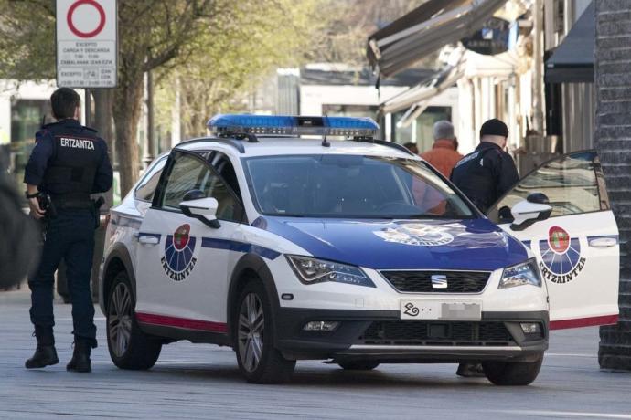 Un coche de la Ertzaintza