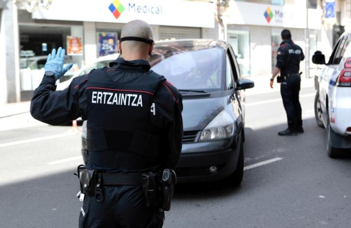 Un agente de la Ertzaintza