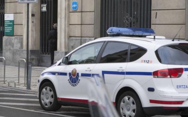 Un coche de la Ertzaintza