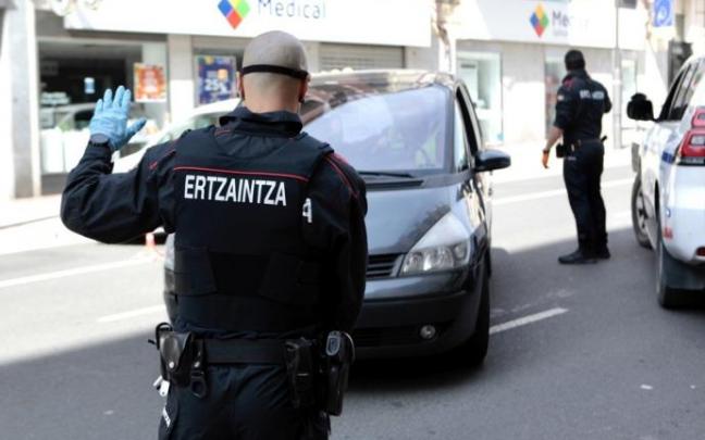 Un agente de la Ertzaintza