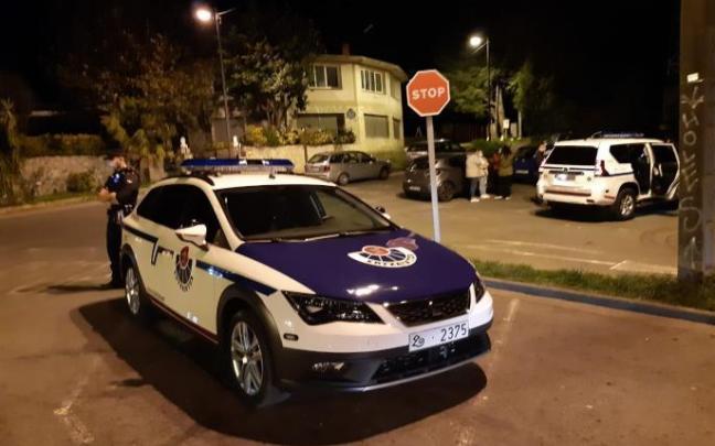 Patrullas de la Ertzaintza en un control.