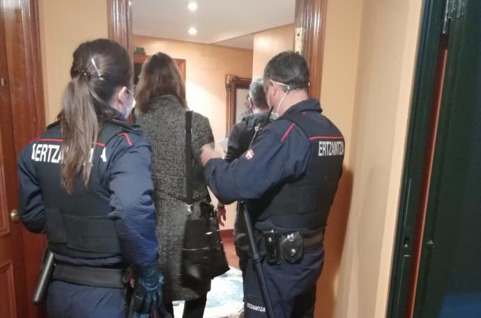 La Ertzaintza, de la Guardia Civil y de policías locales han desmantelado un entramado especializado en tráfico de drogas y blanqueo de capitales