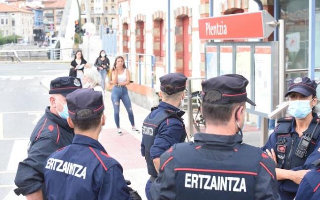 Ertzainas controlando los accesos a Plentzia Ertzainas controlando los accesos a Plentzia
