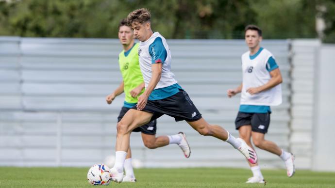 Nico Serrano, en un entrenamiento con el Athletic