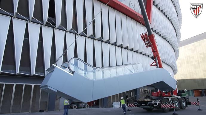 Llegada de las escaleras mecánicas a San Mamés.