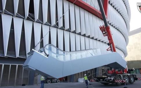 Llegada de las escaleras mecánicas a San Mamés.