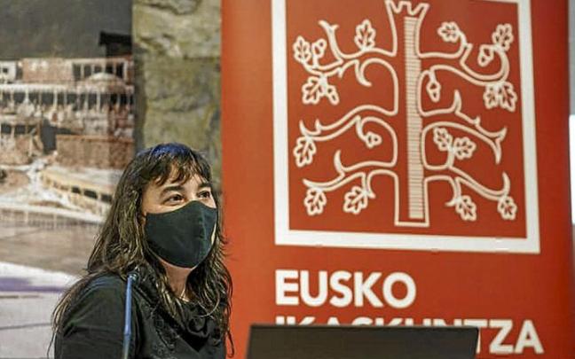 María Concepción Jiménez Villanueva explicando su iniciativa en Añana. Foto: Pablo José Pérez