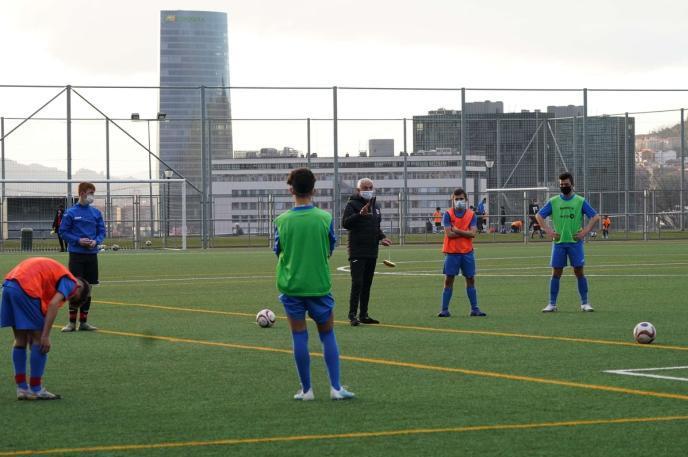 La federaciones vascas de fútbol piden reactivar el deporte escolar