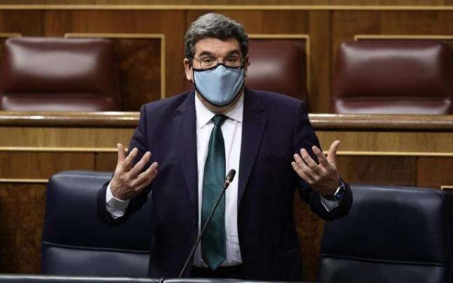 El ministro de Seguridad Social y Migraciones, José Luis Escrivá, durante su respuesta al diputado del PNV, Iñigo Barandiaran