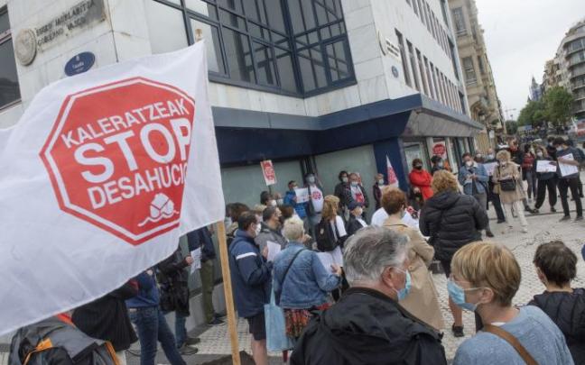 La medida incluye la suspensión de los desahucios sin alternativa habitacional para familias vulnerables. La medida incluye la suspensión de los desahucios sin alternativa habitacional para familias vulnerables.