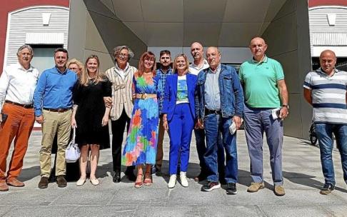 Representantes municipales y de la Fundación de Trabajadores de la Siderugia, en la inauguración. Foto: M. A. Pardo