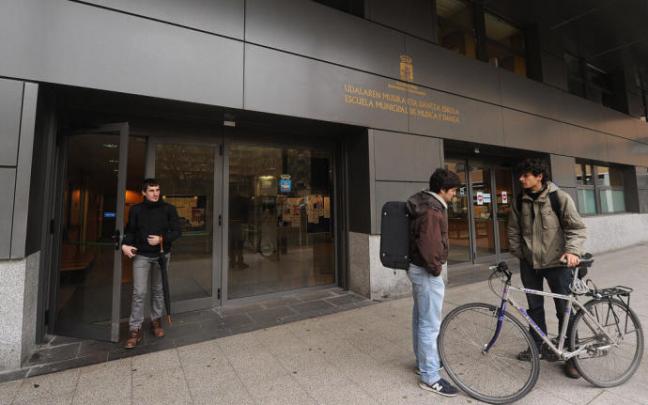 Exterior de la sede de la Escuela de Música y Danza de Atotxa