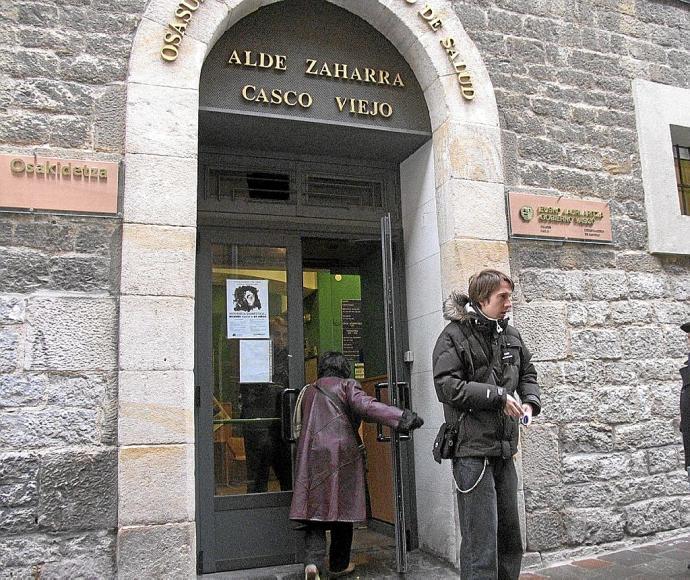 Entrada al centro de salud actual, situado en el número 108 de la calle Correría. Foto: Alex Larretxi